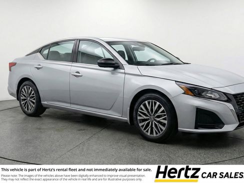 Used 2025 Nissan Altima 2.5 SV image 1