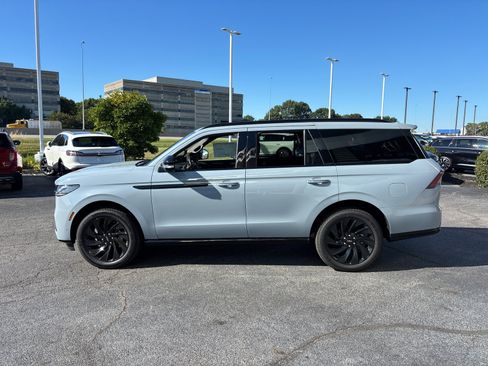 New 2025 Lincoln Navigator Reserve w/ Jet Appearance Package image 4