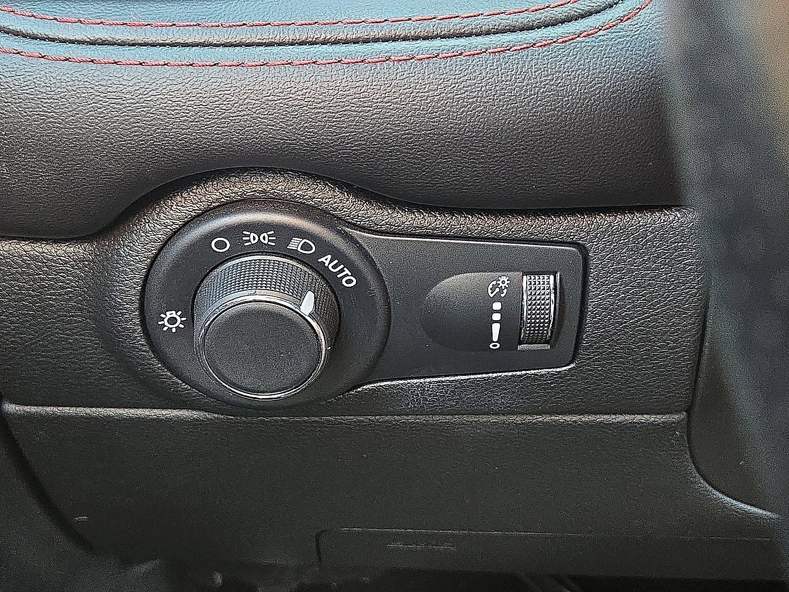 Used 2025 Dodge Durango GT AWD/4WD image 25