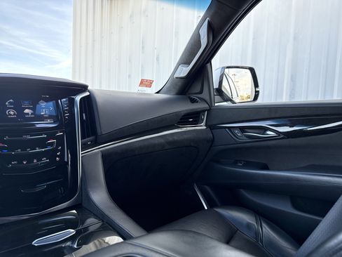 Used 2019 Cadillac Escalade ESV Platinum image 27