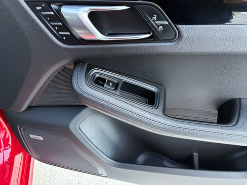 Certified 2023 Porsche Macan S image 12