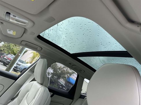 New 2026 Volvo XC60 B5 Ultra w/ Protection Package Premier image 18