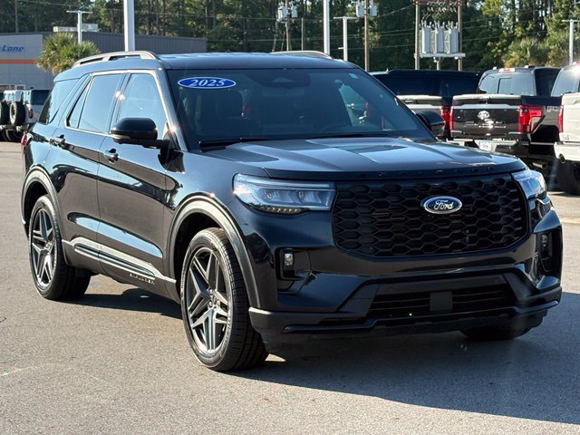 Used 2025 Ford Explorer ST RWD image 7