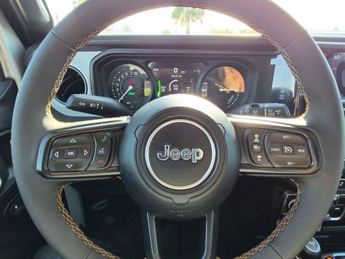 Used 2024 Jeep Wrangler Unlimited AWD/4WD image 27