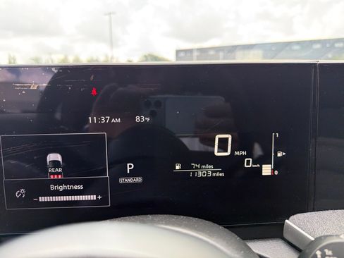 Used 2025 Nissan Kicks SV AWD/4WD image 13