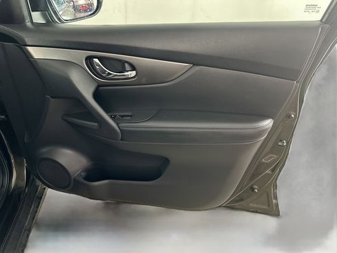 Used 2016 Nissan Rogue S AWD/4WD image 29