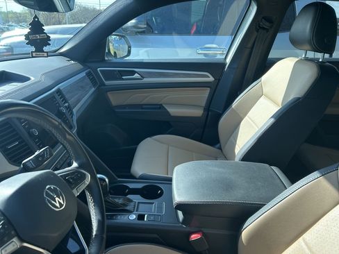 Used 2021 Volkswagen Atlas Cross Sport SE image 9