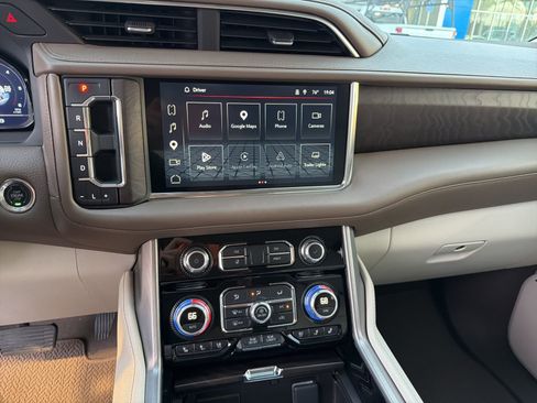 Used 2023 GMC Yukon XL Denali image 8
