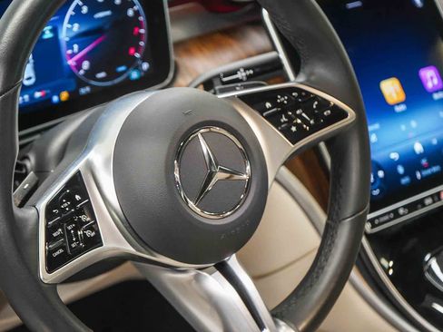 Used 2025 Mercedes-Benz C 300 4MATIC Sedan image 21
