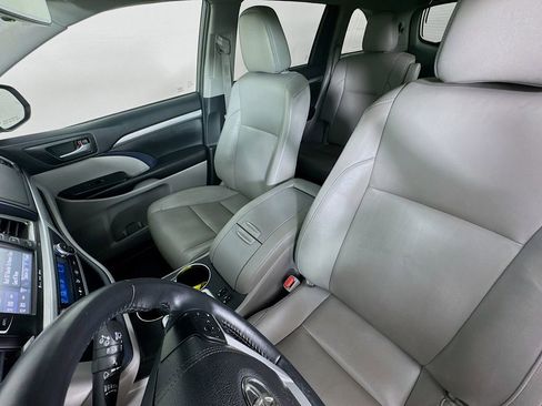 Used 2019 Toyota Highlander XLE AWD/4WD image 21
