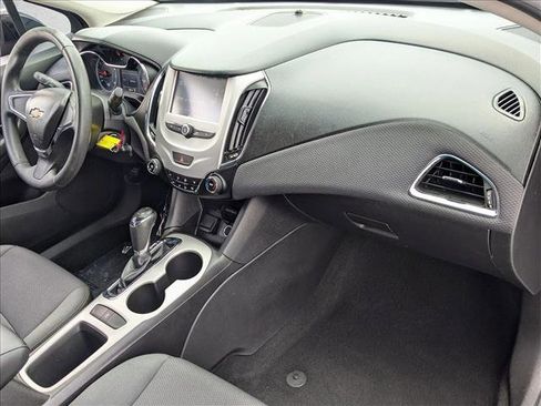 Used 2017 Chevrolet Cruze LS FWD image 19