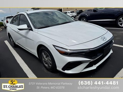 Certified 2025 Hyundai Elantra SE FWD image 1