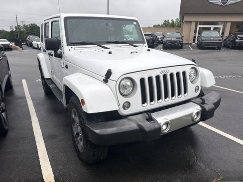 Used 2017 Jeep Wrangler Unlimited Sahara w/ Connectivity Group AWD/4WD image 5
