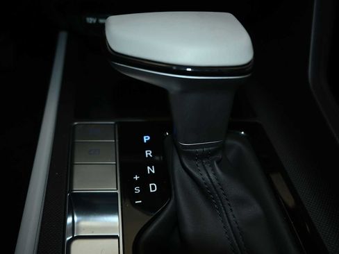 Used 2025 Hyundai Elantra Limited FWD image 15