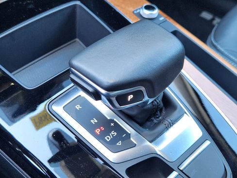 Used 2023 Audi Q5 2.0T Premium w/ Convenience Package image 12