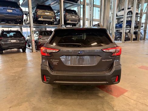 Used 2022 Subaru Outback Premium image 4