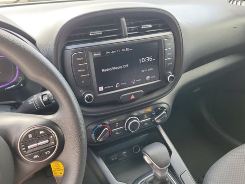 Used 2025 Kia Soul LX w/ LX Technology Package FWD image 21