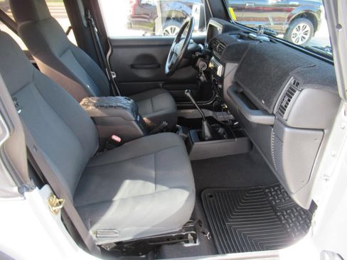 Used 2006 Jeep Wrangler Sport w/ 30" Tire & Wheel Group AWD/4WD image 11