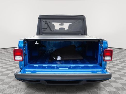 Used 2022 Jeep Gladiator Sport image 14