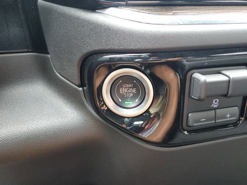 Used 2025 Chevrolet Silverado 1500 LT image 23