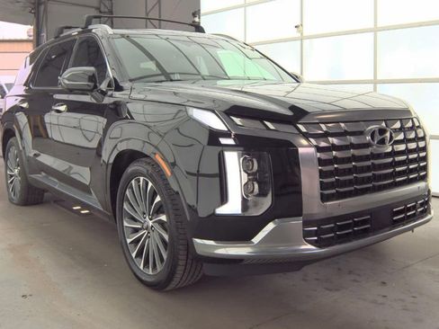 Used 2023 Hyundai Palisade Calligraphy image 3