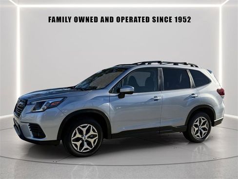 Used 2024 Subaru Forester Premium image 1