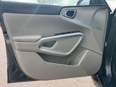 Certified 2023 Kia Soul LX image 9
