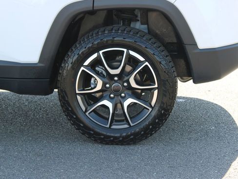 Used 2025 Jeep Compass Trailhawk AWD/4WD image 17