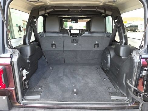 Used 2024 Jeep Wrangler Unlimited Sahara w/ Technology Group AWD/4WD image 36