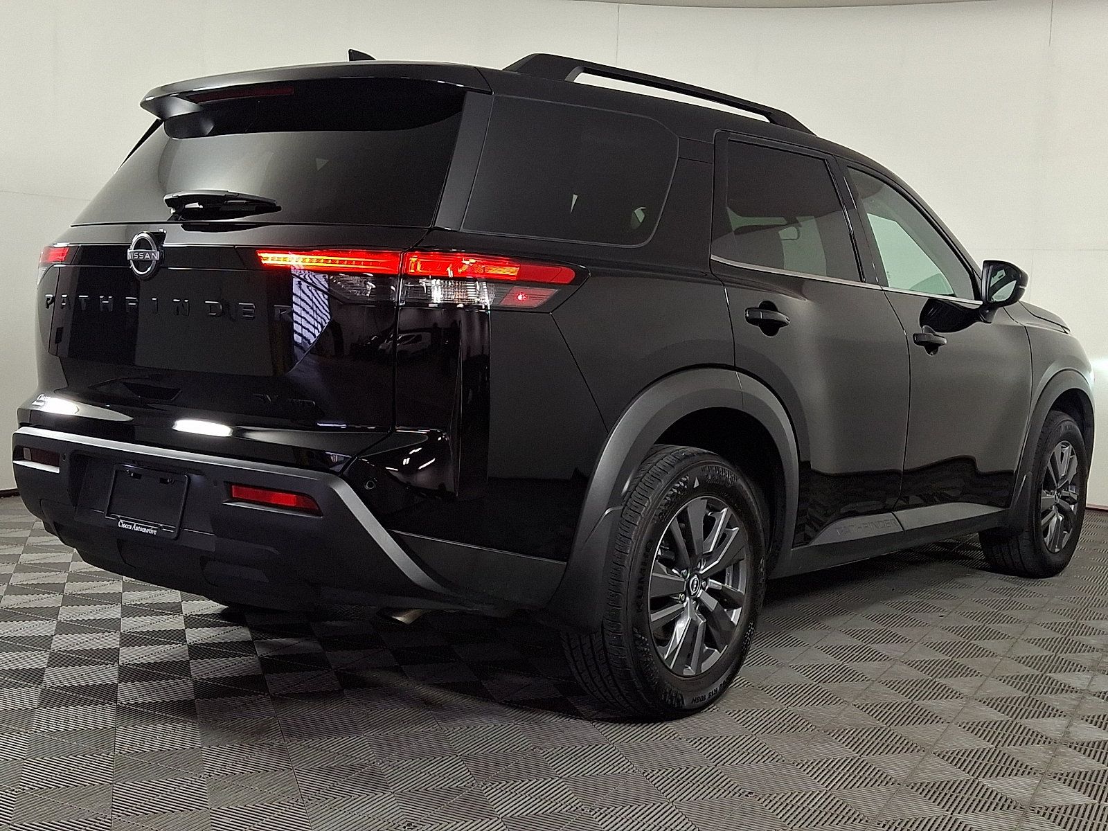 Used 2024 Nissan Pathfinder SV w/ Black Appearance Package AWD/4WD image 9