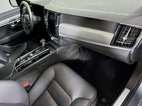 Used 2017 Volvo S90 T6 Momentum w/ Vision Package image 31