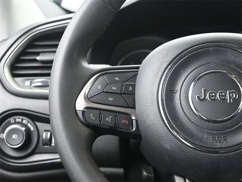 Used 2022 Jeep Renegade Latitude image 30