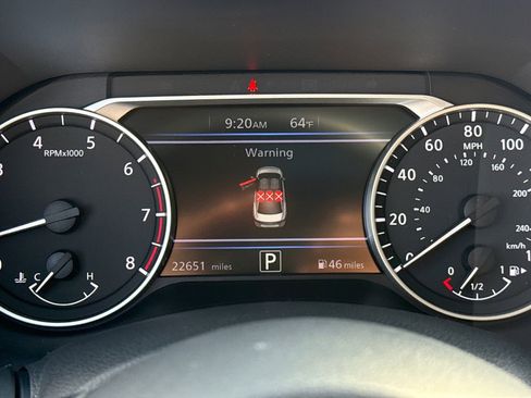 Used 2025 Nissan Sentra SV w/ SV Premium Package image 30