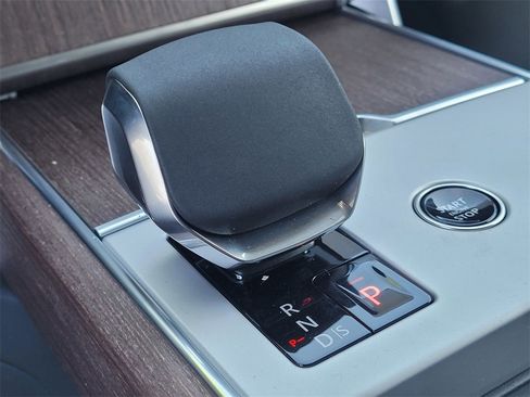 New 2025 Land Rover Range Rover SE image 14