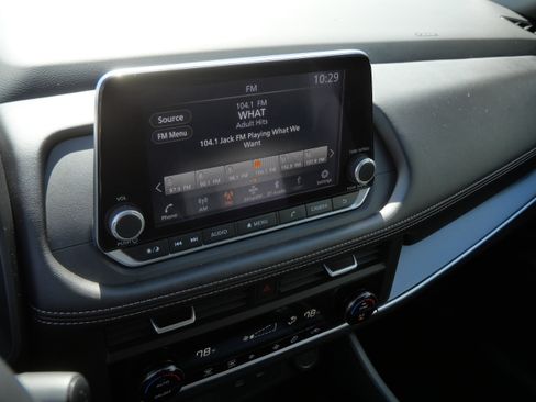 Used 2025 Nissan Rogue SV AWD/4WD image 22
