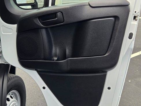 Used 2025 RAM ProMaster 2500 w/ Convenience Group FWD image 4