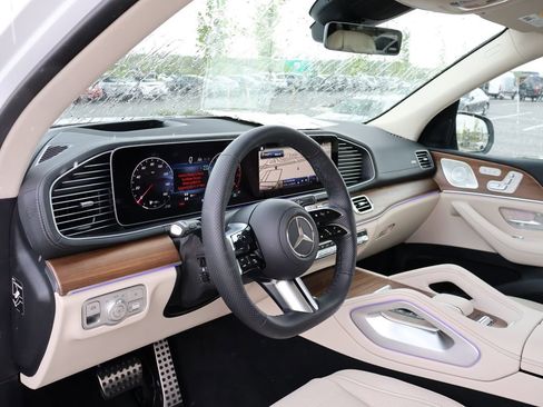 New 2026 Mercedes-Benz GLS 450 4MATIC image 17
