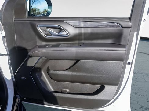 Used 2021 GMC Yukon XL SLT w/ SLT Premium Package image 34