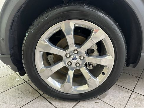 Used 2020 Ford Explorer Platinum w/ Premium Technology Package image 16