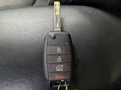 Used 2019 Kia Soul + FWD image 32