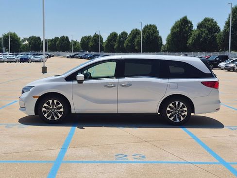 Certified 2024 Honda Odyssey EX-L image 9