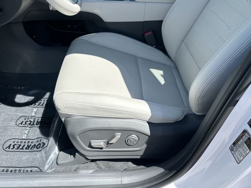 New 2027 Hyundai Santa Fe Limited FWD image 17