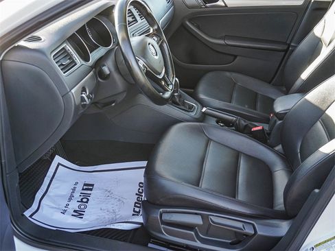 Used 2017 Volkswagen Jetta SE image 17