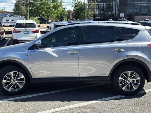 Used 2017 Toyota RAV4 XLE AWD/4WD image 6