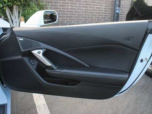 Used 2019 Chevrolet Corvette Stingray Coupe w/ 1LT RWD image 50