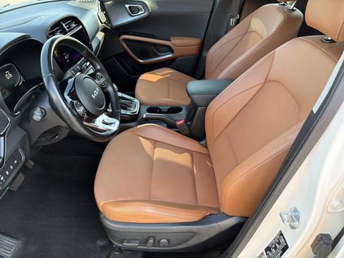 Used 2025 Kia Soul EX FWD image 7