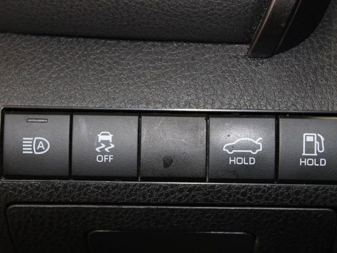 Used 2022 Toyota Camry SE image 40