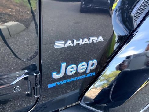 Certified 2024 Jeep Wrangler Unlimited Sahara w/ Technology Group AWD/4WD image 26