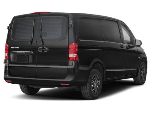 Used 2023 Mercedes-Benz Metris image 2