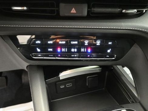Used 2023 Buick Envision Essence AWD/4WD image 17
